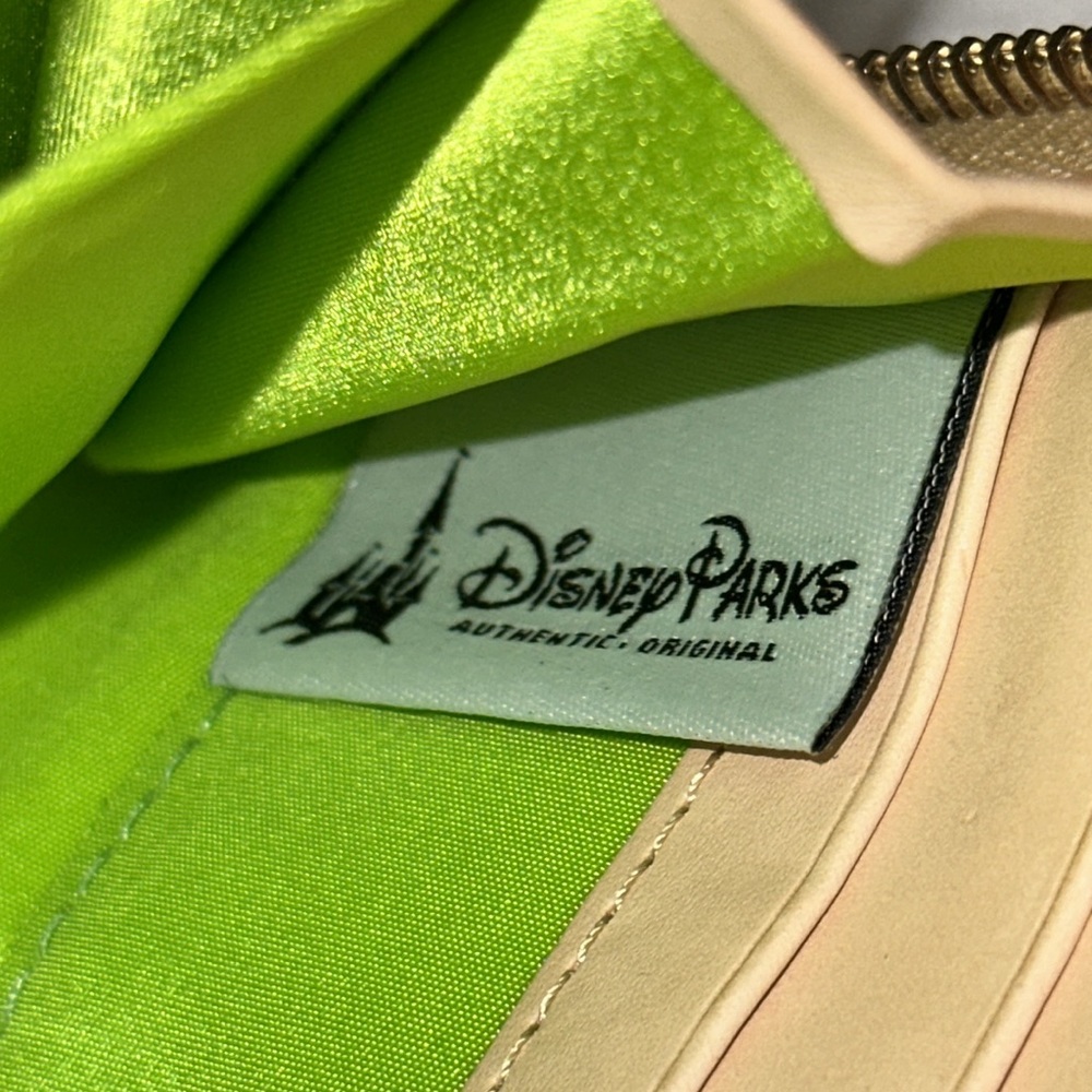 Dooney & Bourke Disney Parks Flower & Garden 25th Anniversary Wallet 2018 - Picture 10 of 17